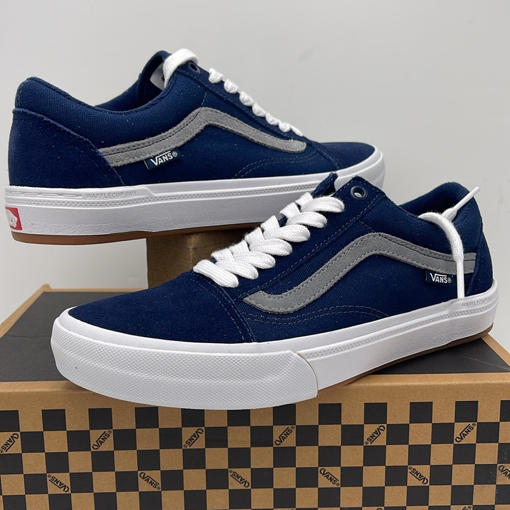 Vans WMNS Blue and White Sneakers Bmx Old Skool
Navy/White
VN0005UZNAV - Picture 9 of 16